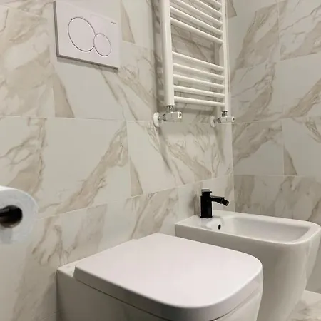 Moderno E Confortevole Con Posto Auto- Wifi Veloce ローマ